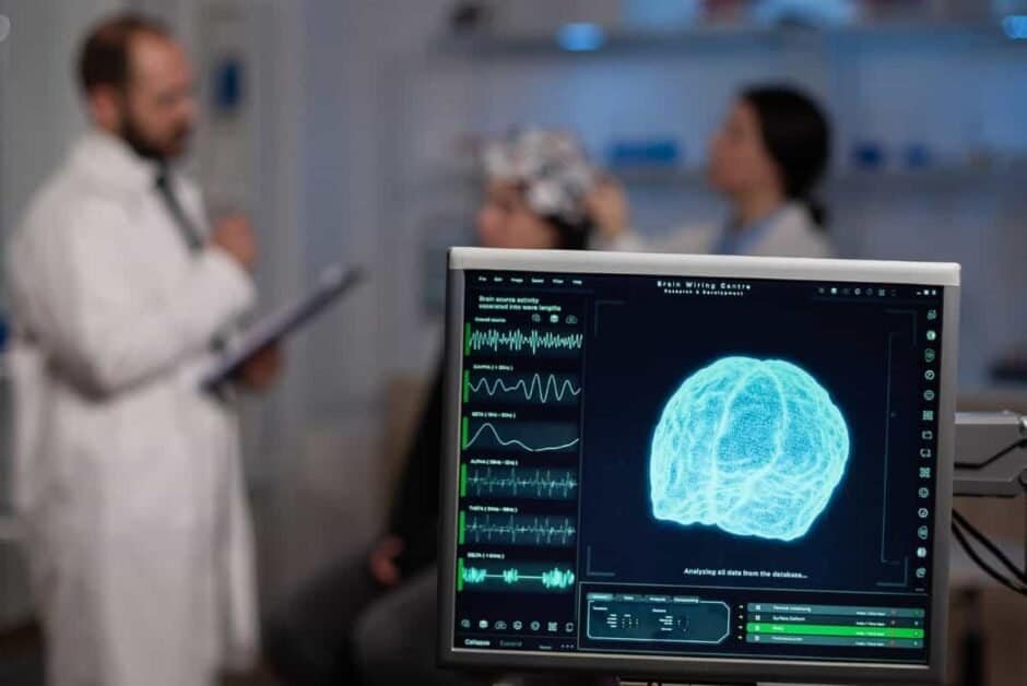 Comparação entre a segurança de um médico e os riscos do ChatGPT para diagnóstico médico, mostrando um profissional versus um cérebro de IA com um alerta